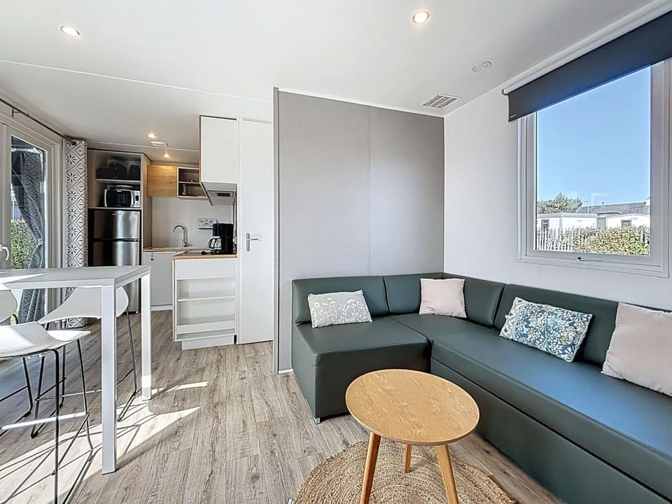 Mobil-home Grand Confort à Jullouville - Plage, Piscine Chauffée, Fitness et Parking - FR-1-361A-66 House in Jullouville