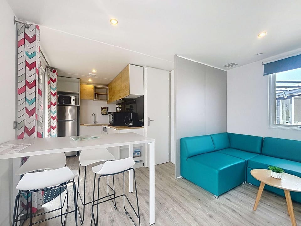 Mobil-home Grand Confort 4 pers, 2 ch, piscine chauffée à 200m de la plage - FR-1-361A-65 House in Jullouville