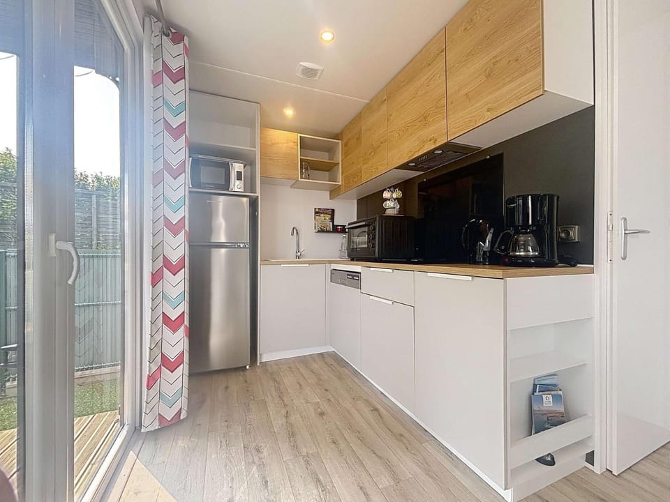 Mobil-home Grand Confort 4 pers, 2 ch, piscine chauffée à 200m de la plage - FR-1-361A-65 House in Jullouville