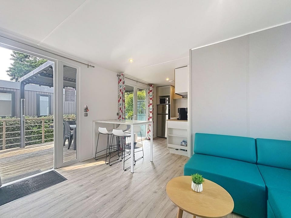 Mobil-home Grand Confort 4 pers, 2 ch, piscine chauffée à 200m de la plage - FR-1-361A-65 House in Jullouville