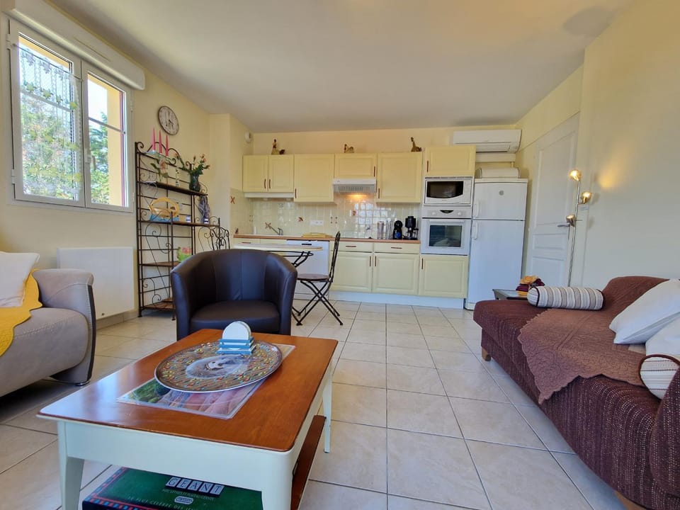Appartement cosy vue mer - 2 pers. - FR-1-706-20 Apartment in Nouvelle-Aquitaine