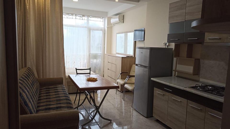 Kitchen or kitchenette, Seating area
