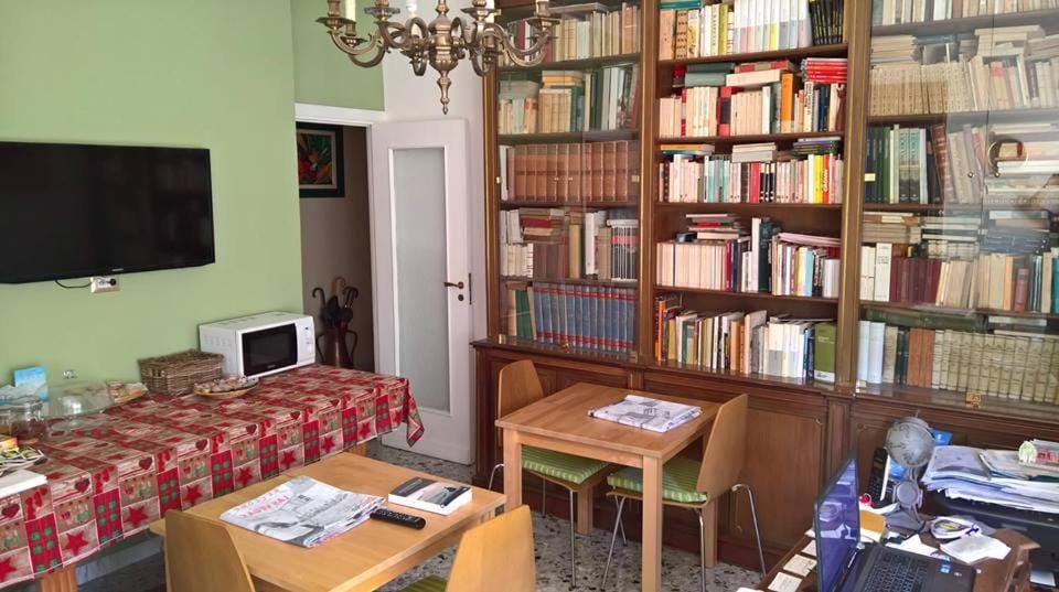 Communal lounge/ TV room, Continental breakfast, Buffet breakfast