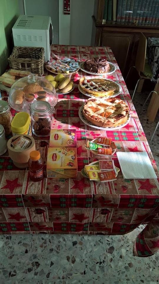 Continental breakfast, Buffet breakfast