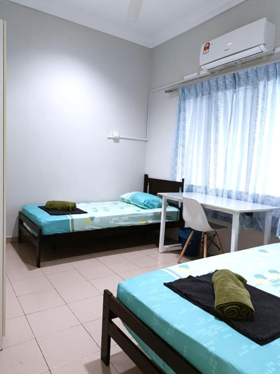 Bed, Photo of the whole room, Bedroom, air conditioner