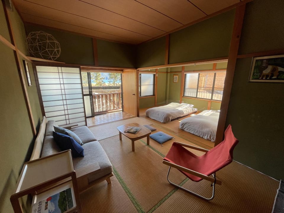 Living room, Photo of the whole room