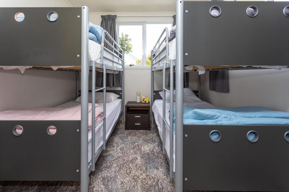 Bedroom, bunk bed