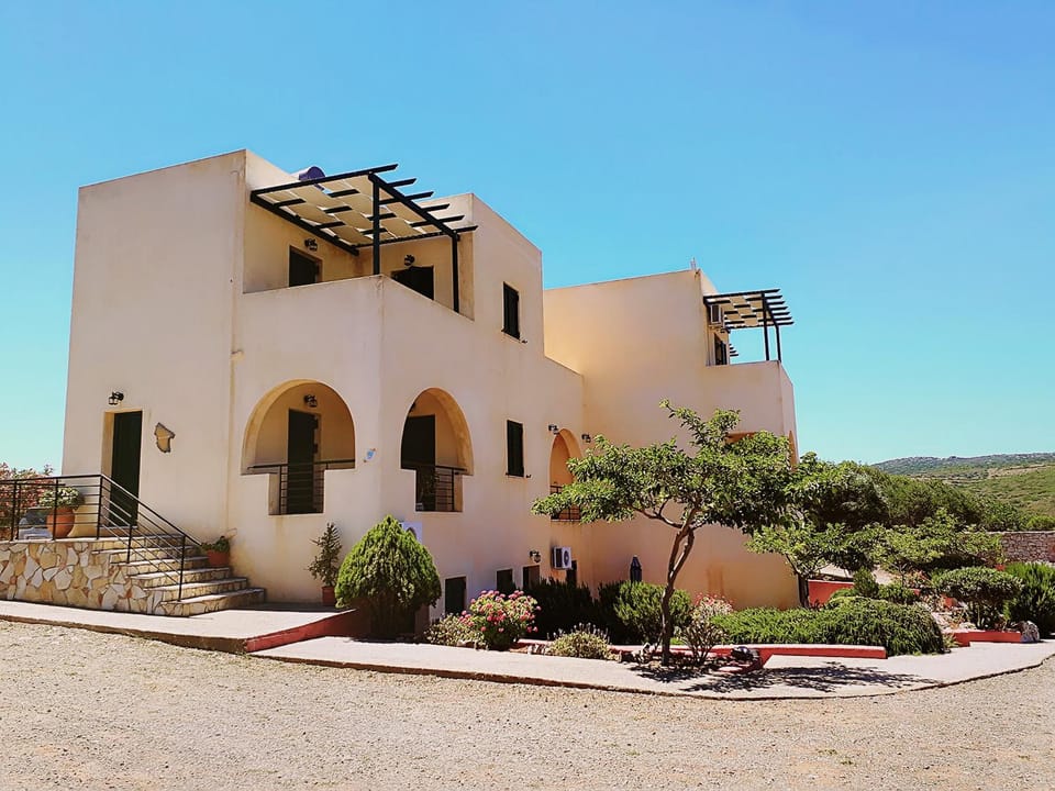 Property building, Garden, View (from property/room), Balcony/Terrace, City view, Garden view, Mountain view