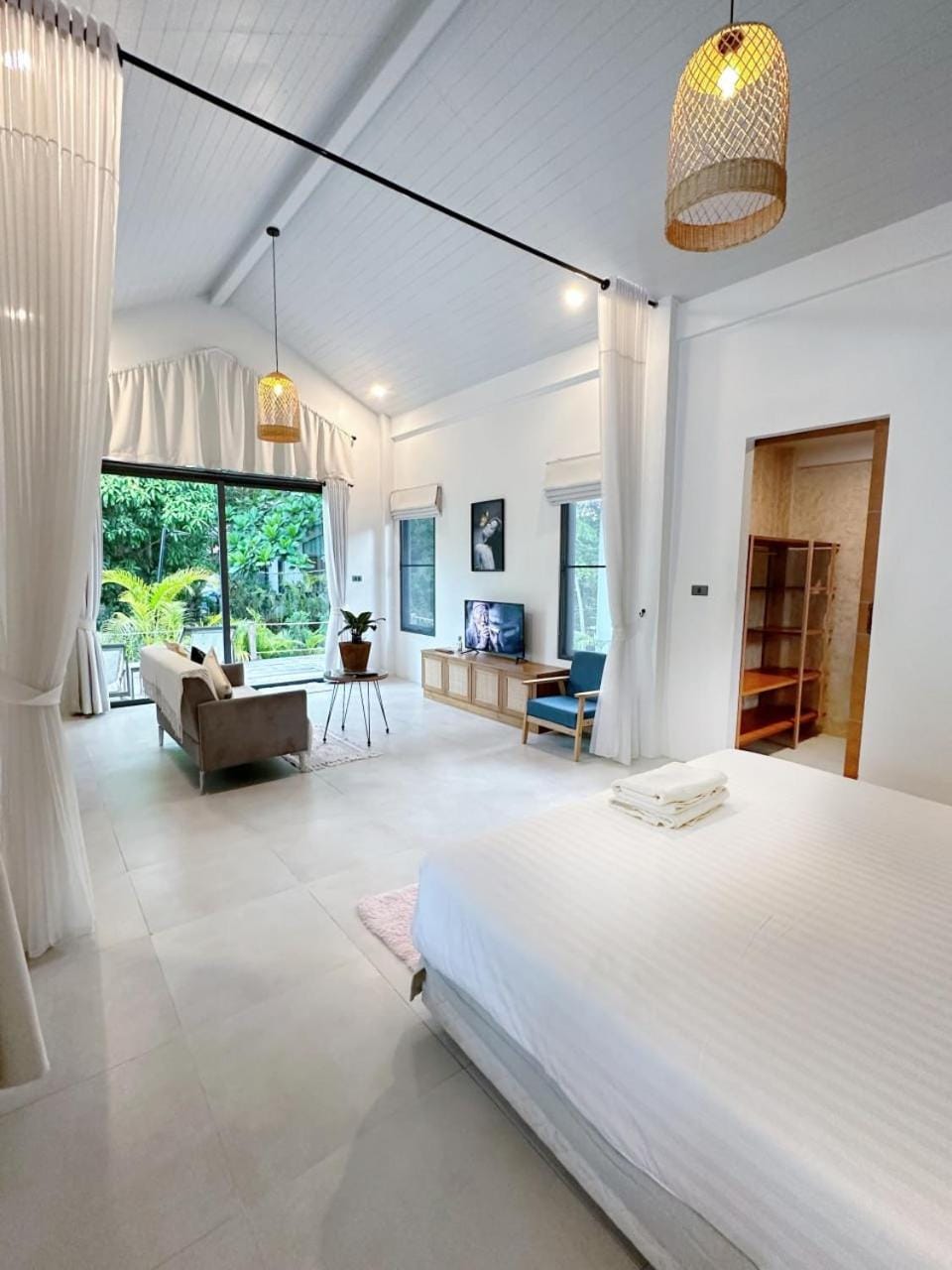 Crystal 7 House in Ko Pha-ngan Sub-district