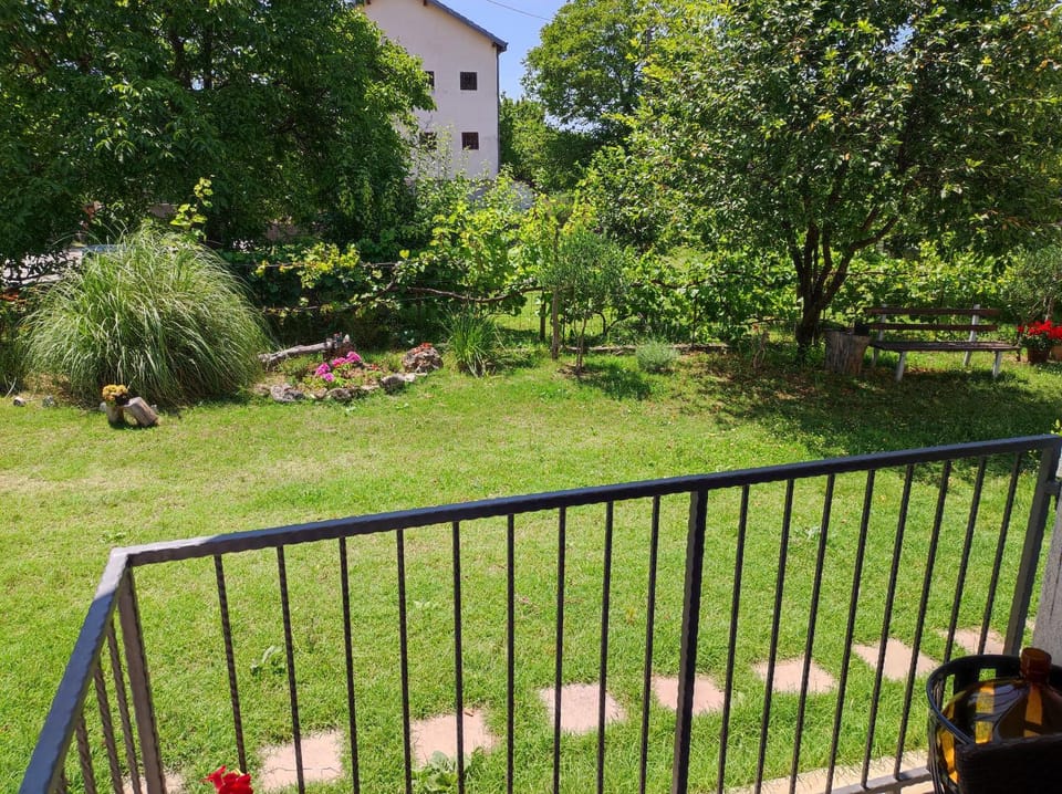 Day, Natural landscape, Garden, Garden, Balcony/Terrace, Seating area, Garden view