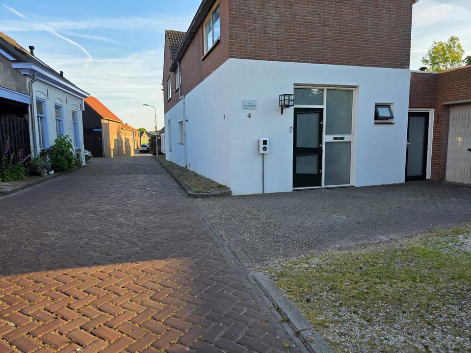 Property building, Neighbourhood