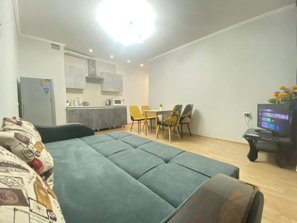 Дом корабль Титаник панорама гор Apartment in Almaty