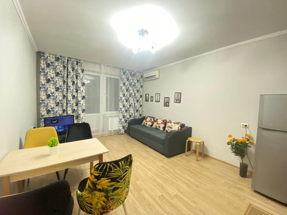Дом корабль Титаник панорама гор Apartment in Almaty