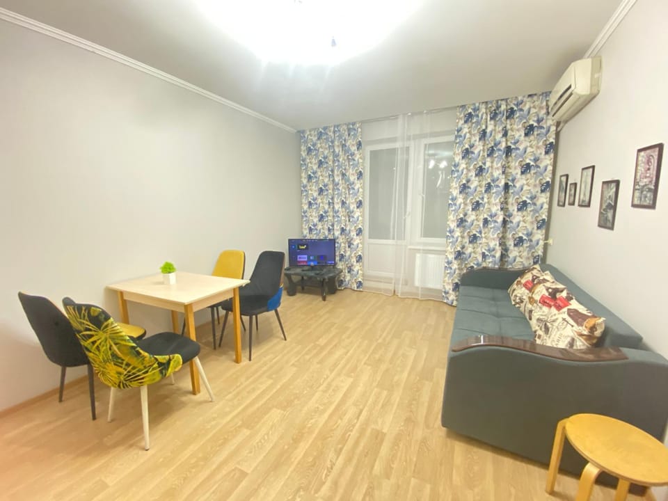 Дом корабль Титаник панорама гор Apartment in Almaty