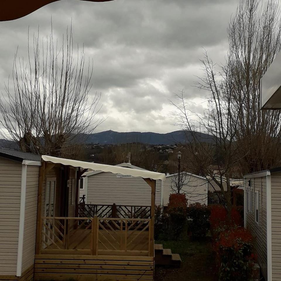 Mobile-home dans camping 4 étoiles Apartment in Condrieu