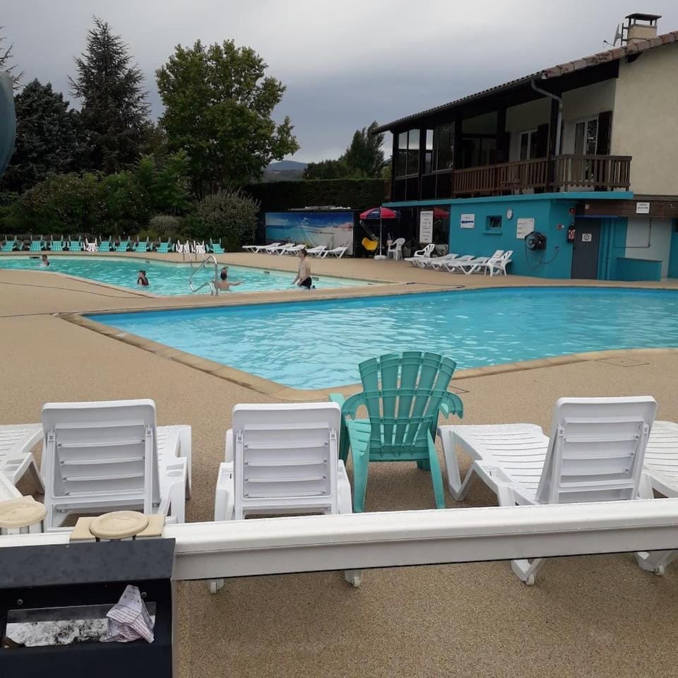 Mobile-home dans camping 4 étoiles Apartment in Condrieu