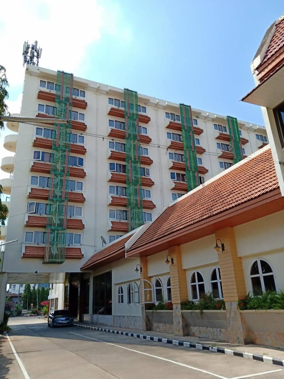 Facade/entrance