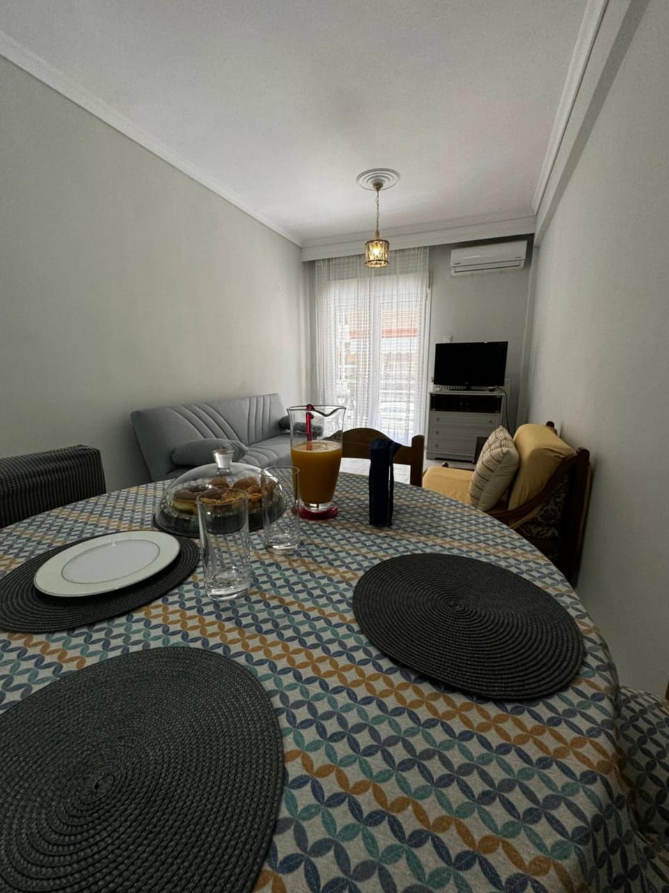 TV and multimedia, Seating area, Dining area