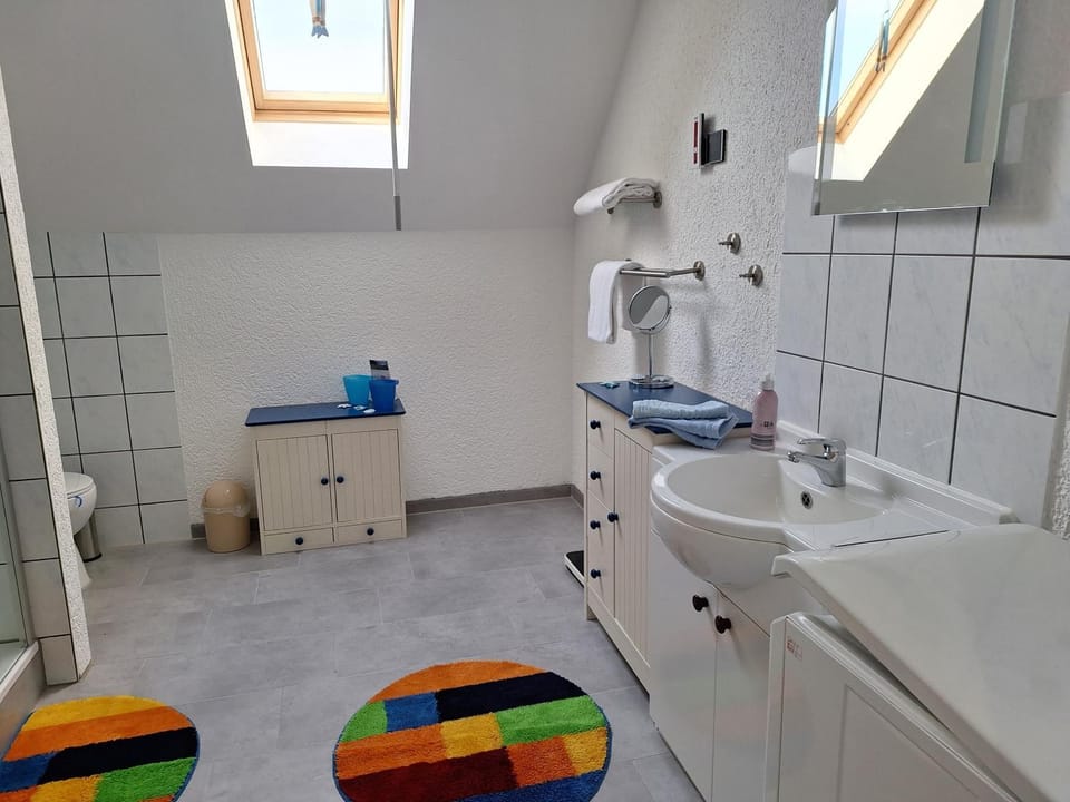 Toilet, Bathroom, towels