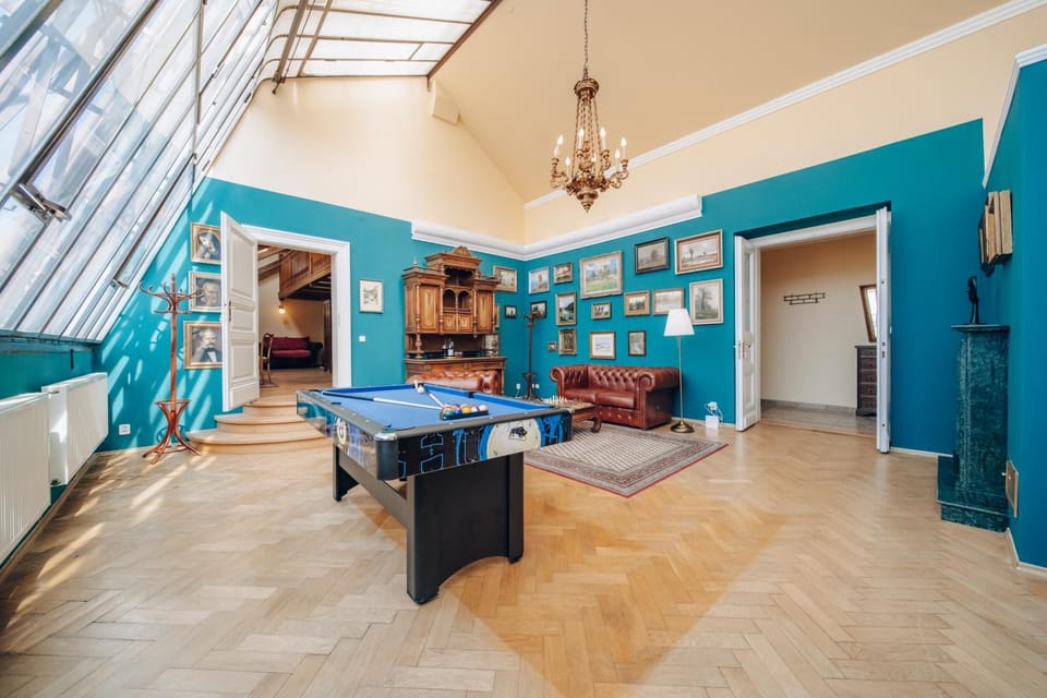 Billiard, Living room