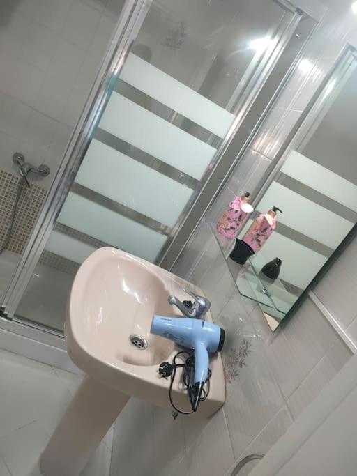 Bathroom, heating