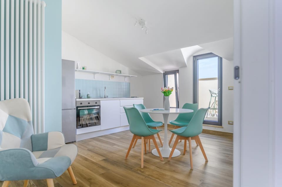 Kitchen or kitchenette, Living room, Seating area, Dining area, stove