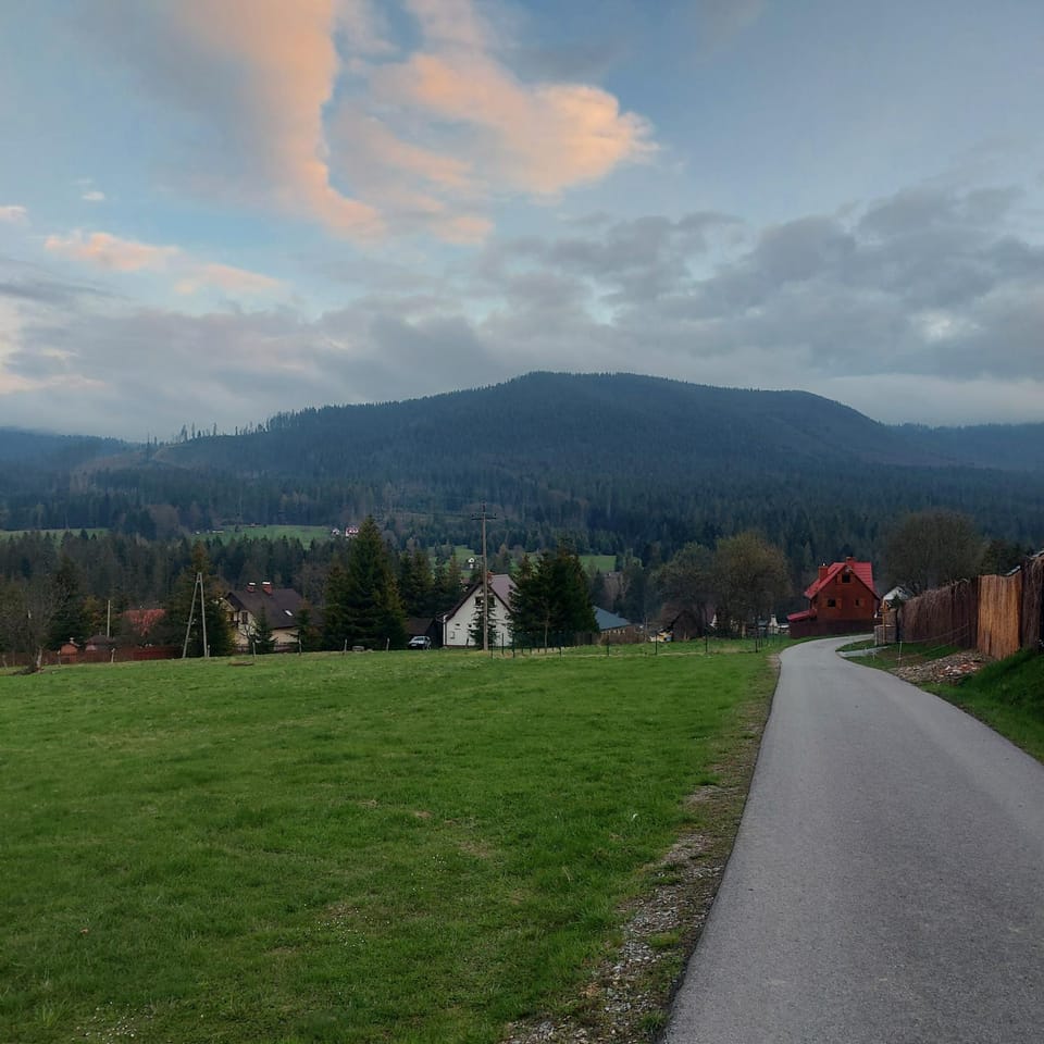 Nearby landmark, Natural landscape, Mountain view