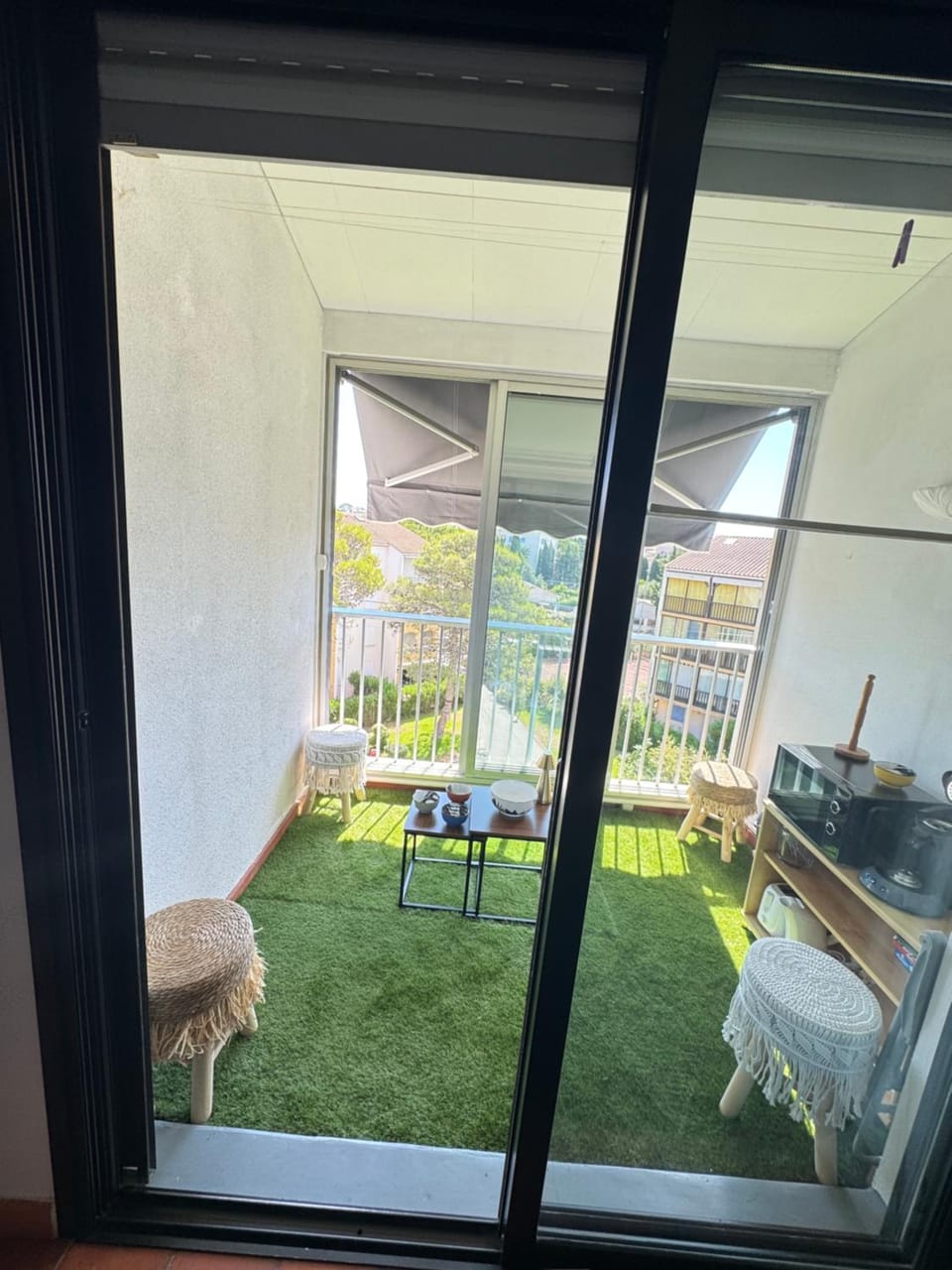 Studio dans résidence, piscine lagon, tennis et aire de jeux Apartment in Fréjus