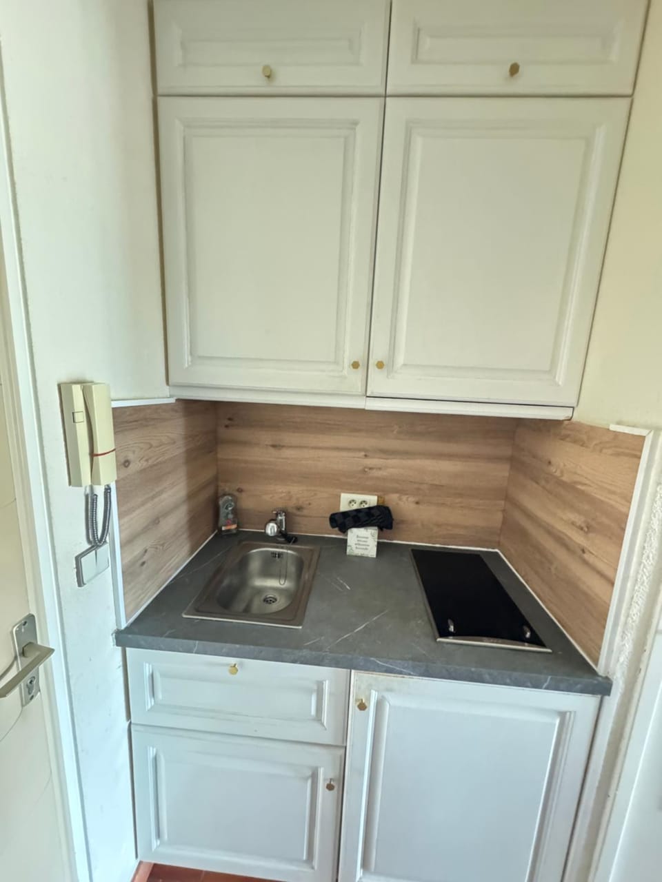 Studio dans résidence, piscine lagon, tennis et aire de jeux Apartment in Fréjus