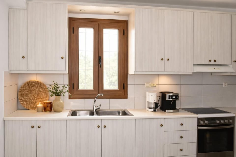 Coffee/tea facilities, stove, kitchen