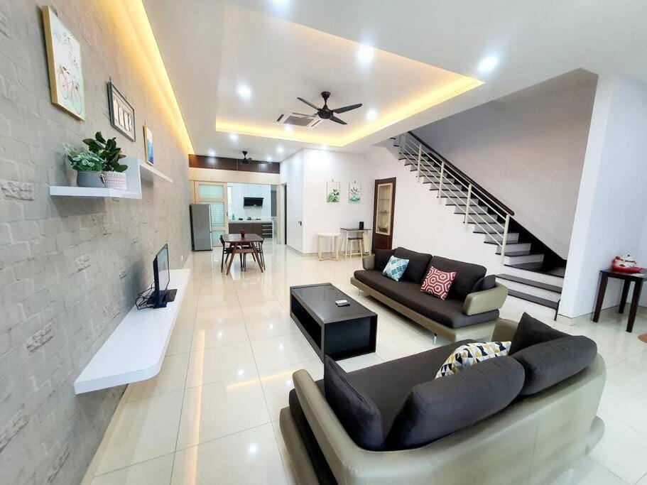 MODERN STYLISH 2STOREY HOUSE 8PAX@ALMA NEAR JUSCO House in Penang