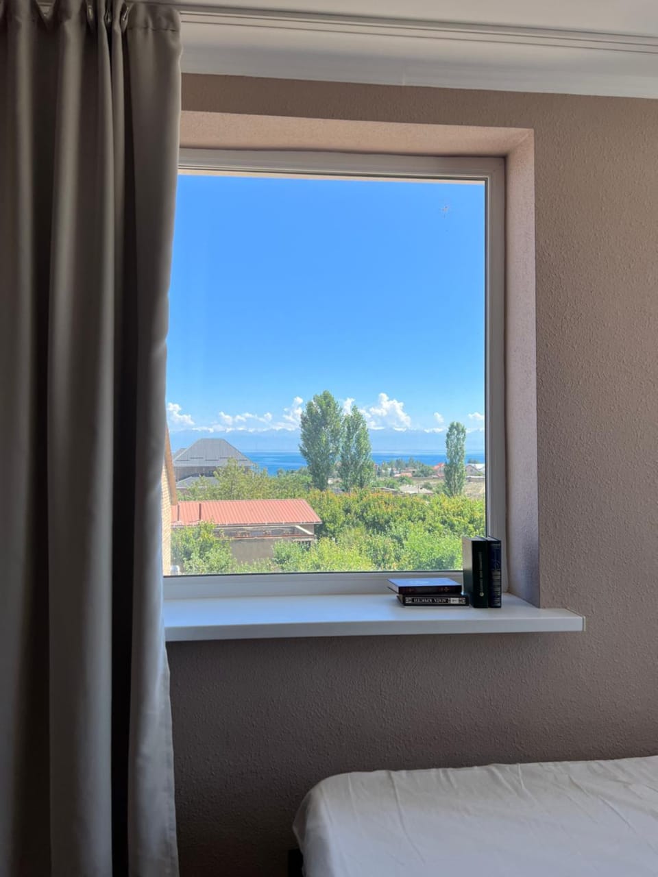 Natural landscape, Bedroom, Lake view