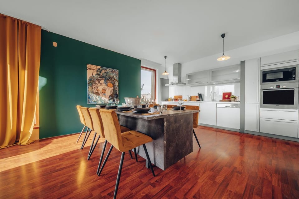 Kitchen or kitchenette, Food and drinks, Dining area, Food, oven, stove