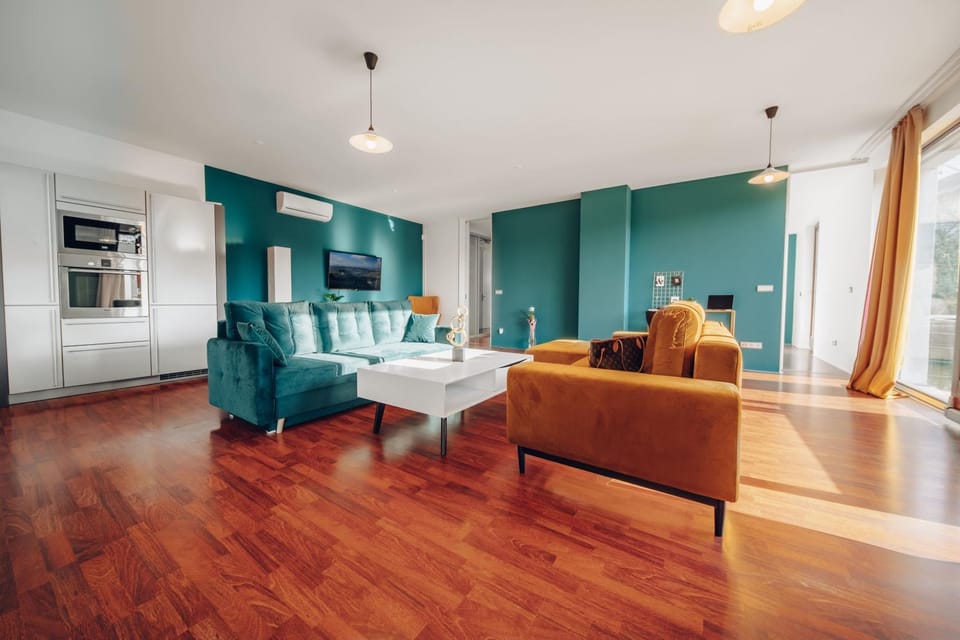 TV and multimedia, Living room, Seating area, oven, stove