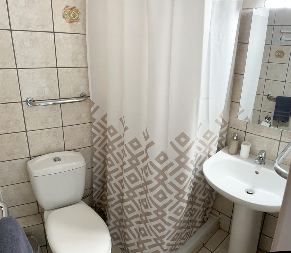 Shower, Toilet
