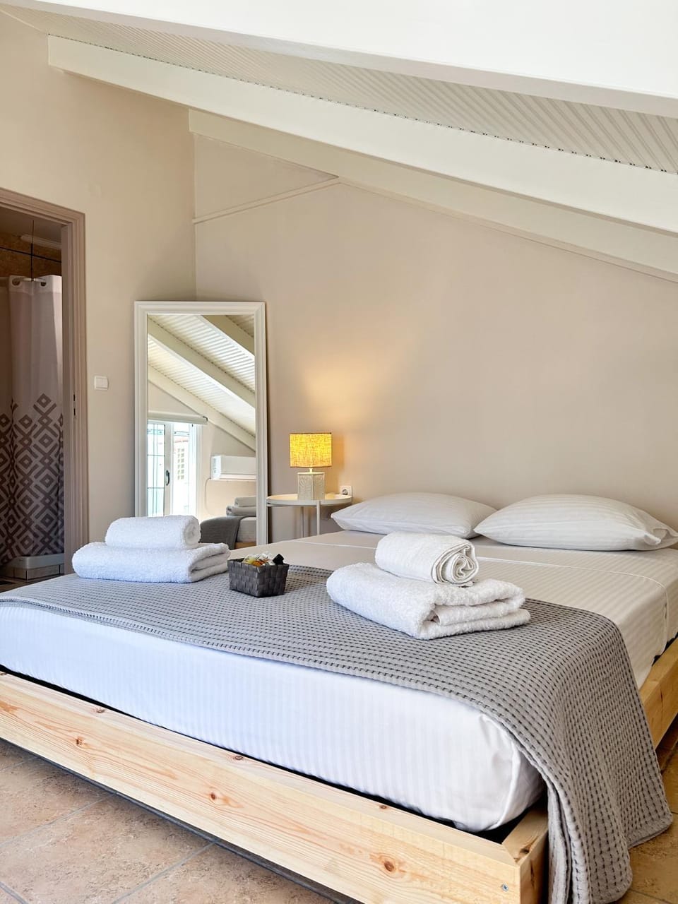 Bed, Photo of the whole room, Bedroom, towels