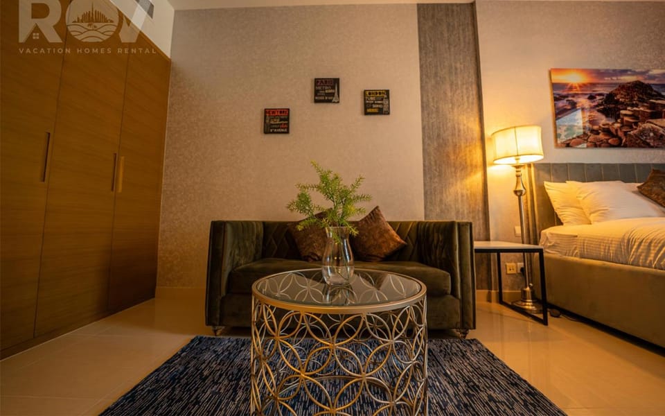 Bed, Living room, Photo of the whole room, Seating area, Bedroom