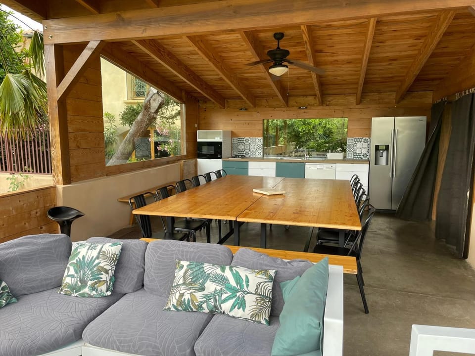Patio, Kitchen or kitchenette, Seating area, Dining area