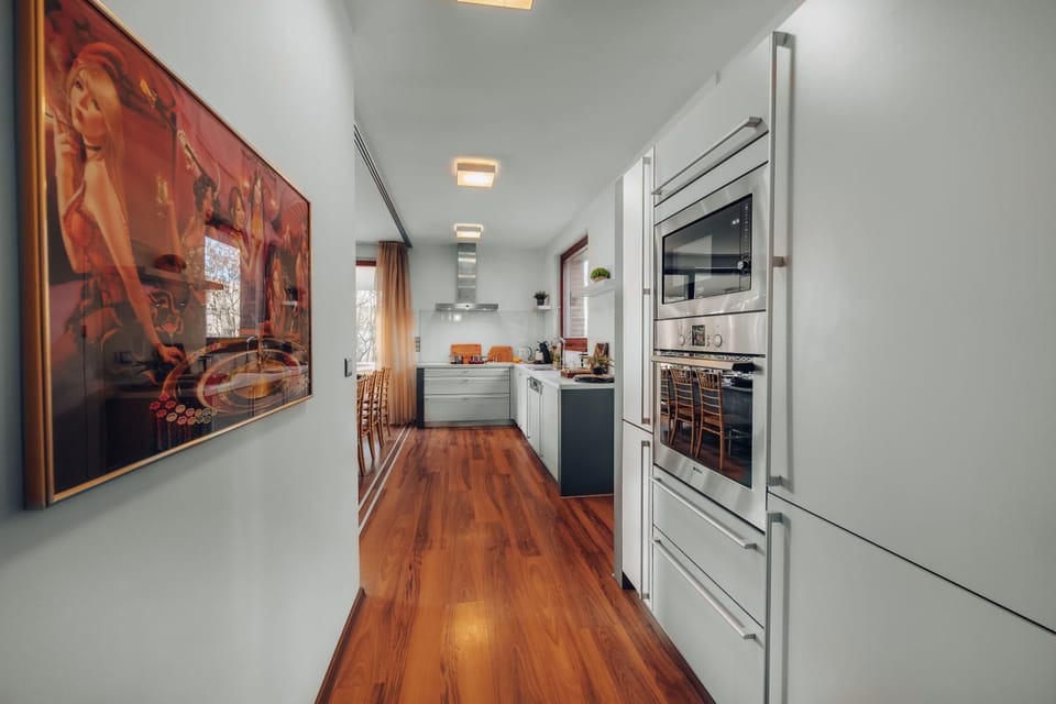 Kitchen or kitchenette, oven