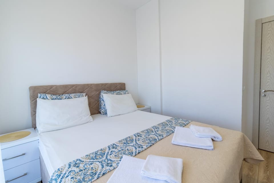 Bed, Photo of the whole room, Bedroom, towels, wardrobe