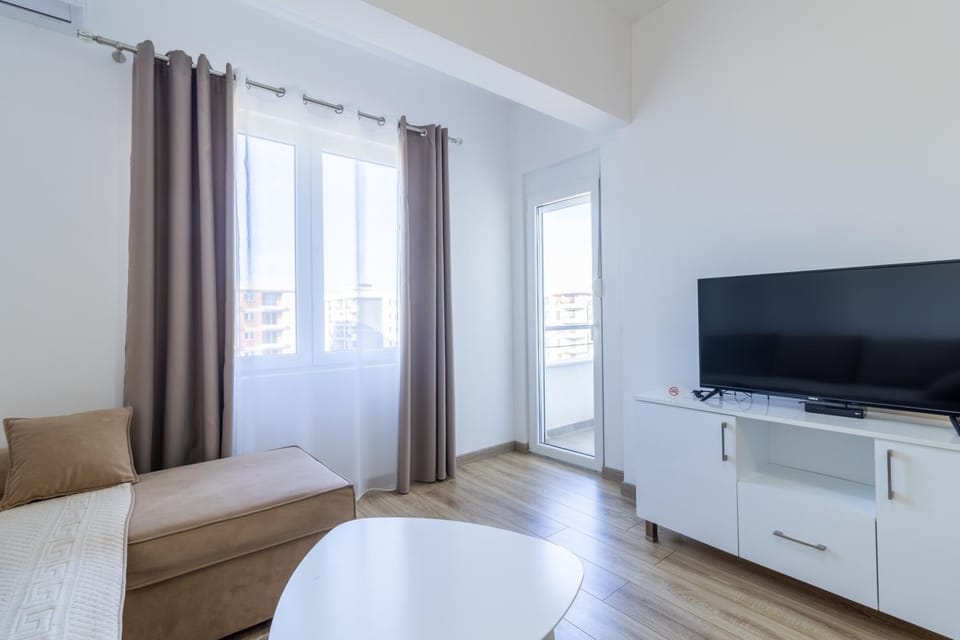 Communal lounge/ TV room, TV and multimedia, Living room, Seating area, Evening entertainment