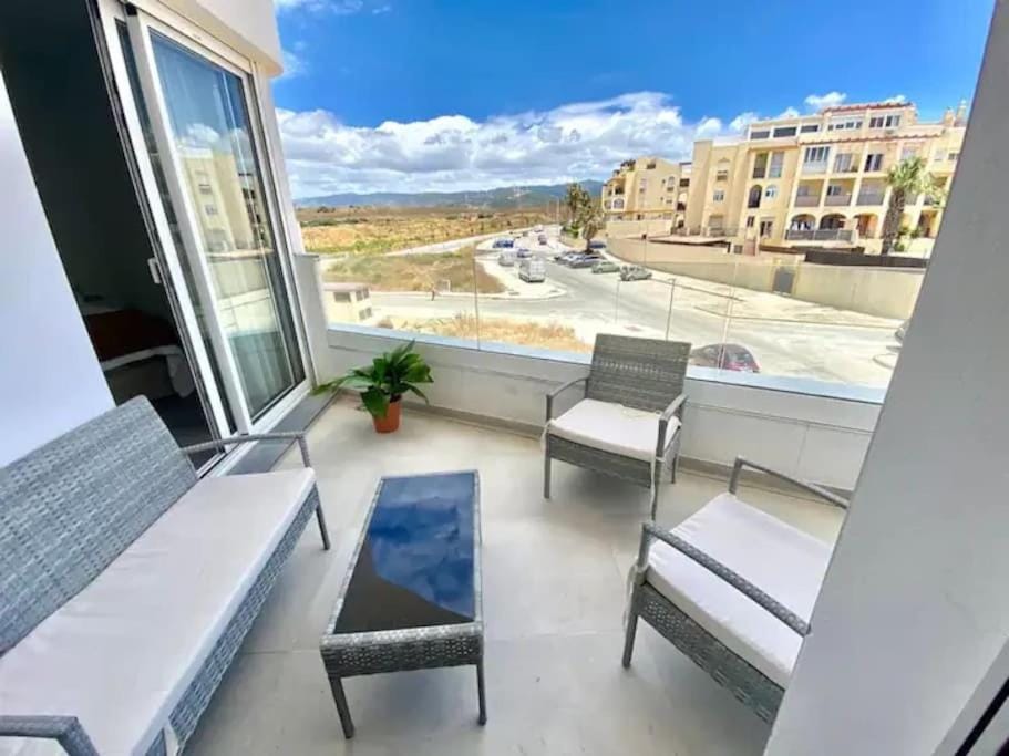 Balcony/Terrace, Mountain view