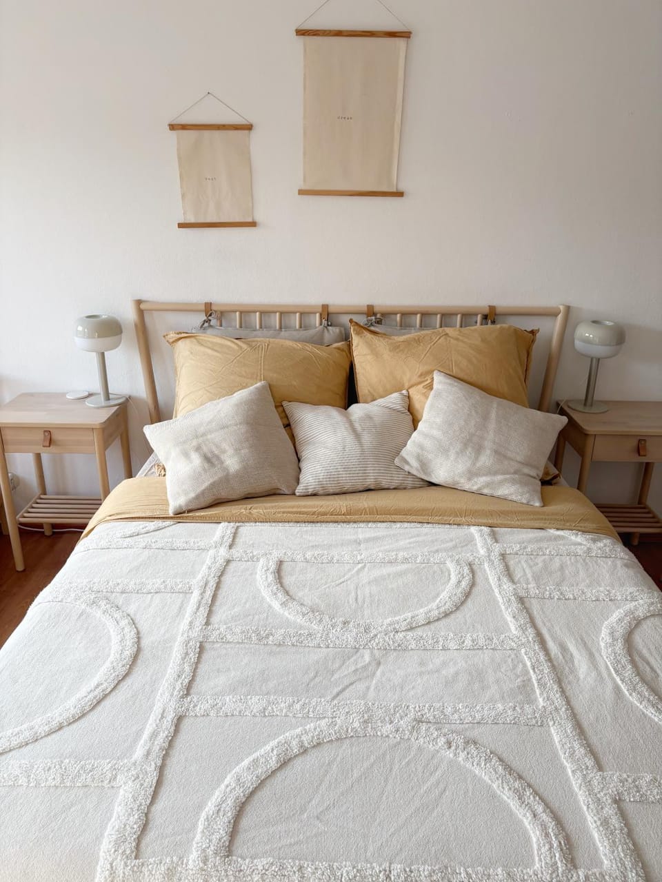 Bed, Photo of the whole room, Bedroom, room service, towels
