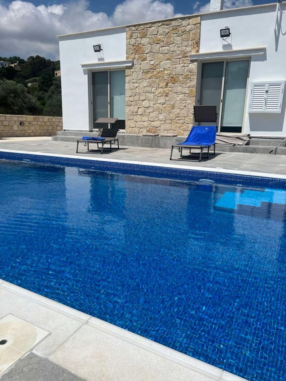 Swimming pool, sunbed