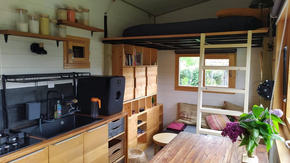 Coffee/tea facilities, Kitchen or kitchenette, pet friendly, stove