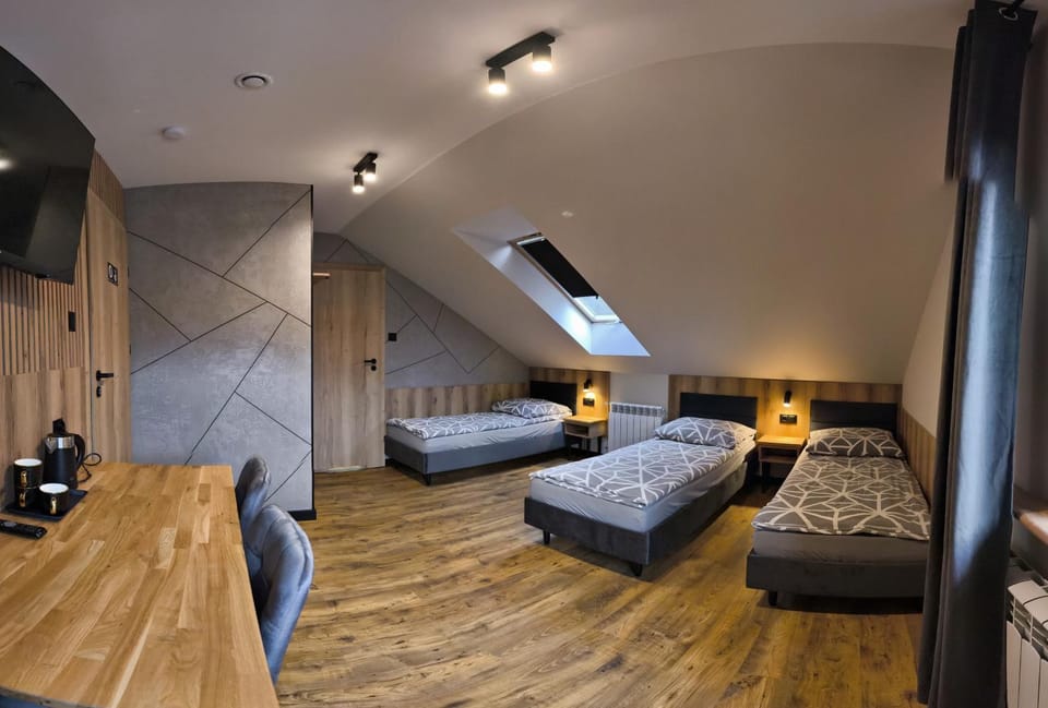 Bed, TV and multimedia, Photo of the whole room