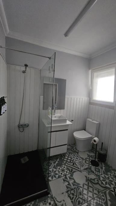 Shower, Toilet, Bathroom