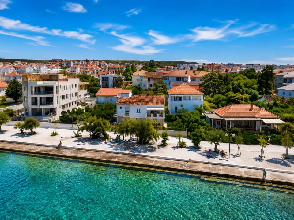 Property building, Day, Natural landscape, Bird's eye view, Beach, City view, Sea view, Street view, Location