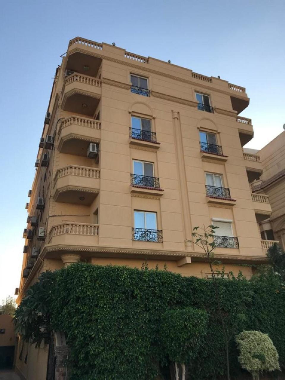 Property building, Facade/entrance