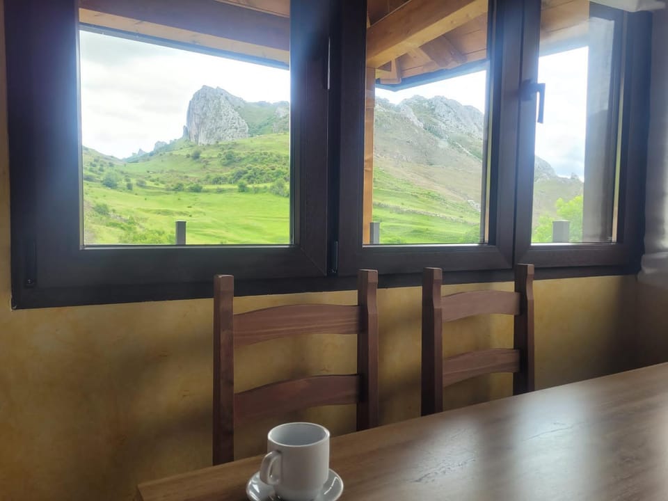 Dining area, Mountain view